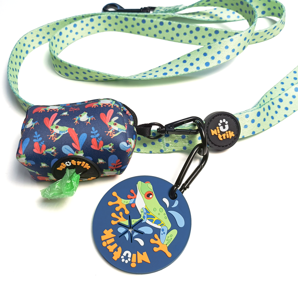 Conjunto Coleira e Trela O Saltitão | Acessórios para Cão com Padrão verde que coordena com o padrão de sapos